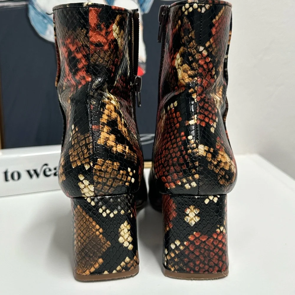 ⭐️⭐️ STEVE MADDEN Drama K Ankle Bootie ⭐️⭐️ VERY GENTLY USED - Picture 4 of 13